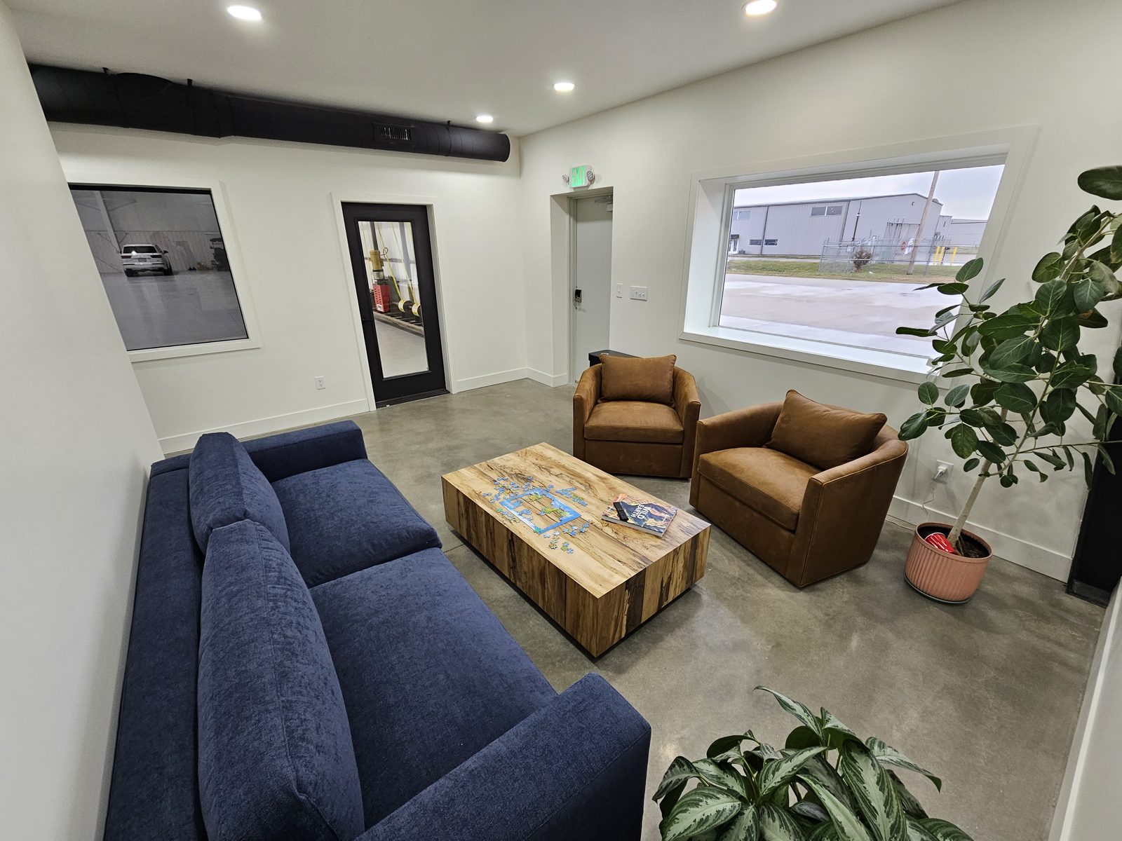 The owner and passenger lounge inside the Gateway Jets hangar
