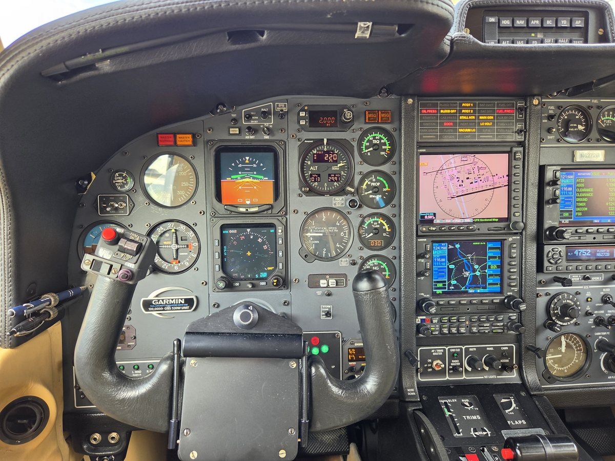 Left instrument panel of N6272B powered up, showing the GMX 200 moving map and Garmin GNS 530W navigator